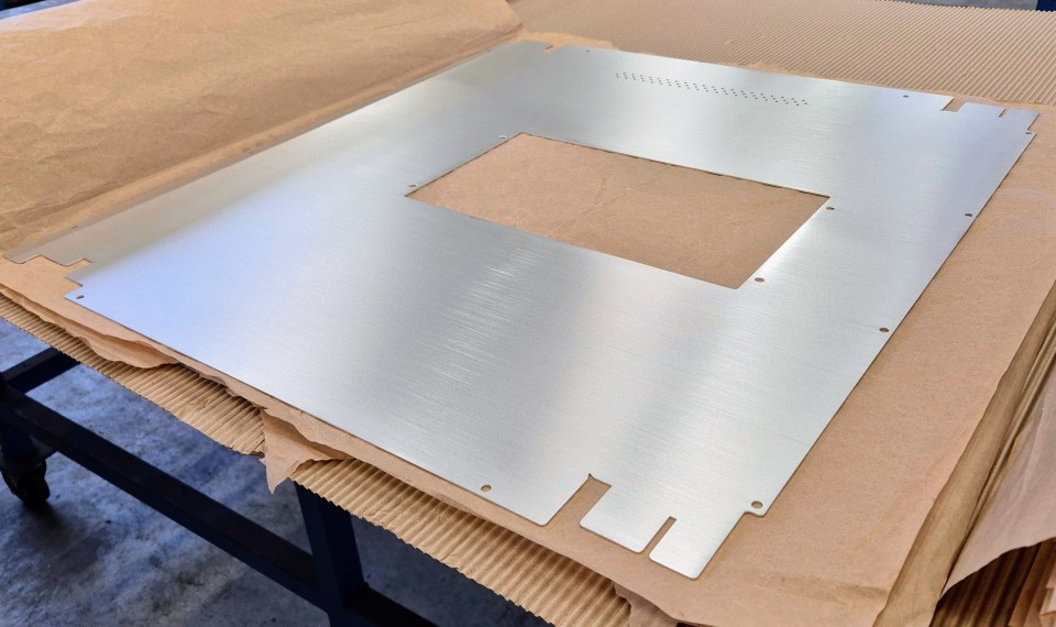 Alumínium síklemez csiszolás